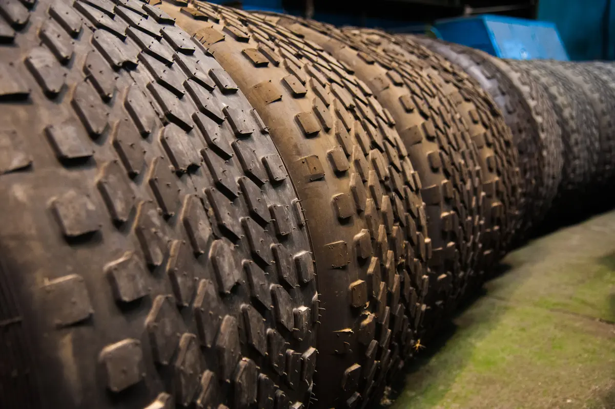 Reifenproduktion und Qualitätskontrolle